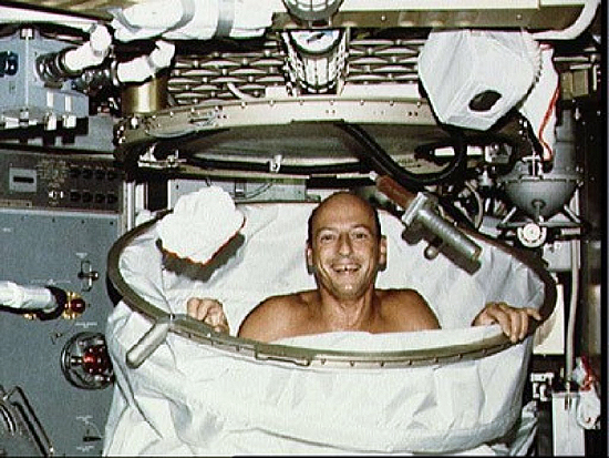 Skylab-2-Charles Conrad-cleaning