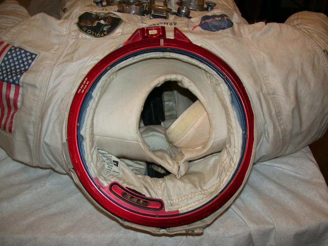 A11NAANeckRing