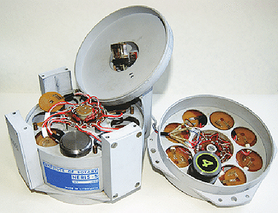 Atidengtas prietaisas “Neris-5”, kuriame vykdytas eksperimentas DŽP „Bion-10”