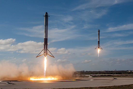 Falcon Heavy startas, Falcon 9 skaičiai, SpaceX sekmė ir Elon Musk Tesla, Landing Zone-1 and Landing Zone-2