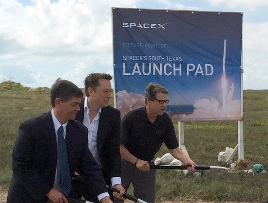 SpaceX-TX-Launch-boca-chica-beach-3