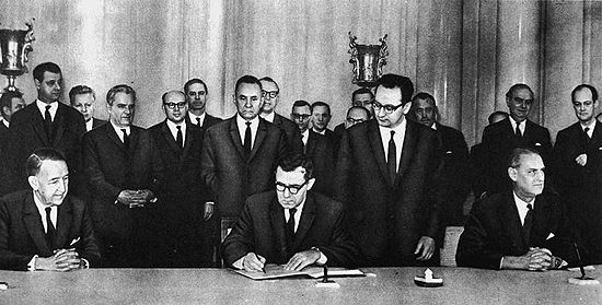 1967_Outer Space Treaty