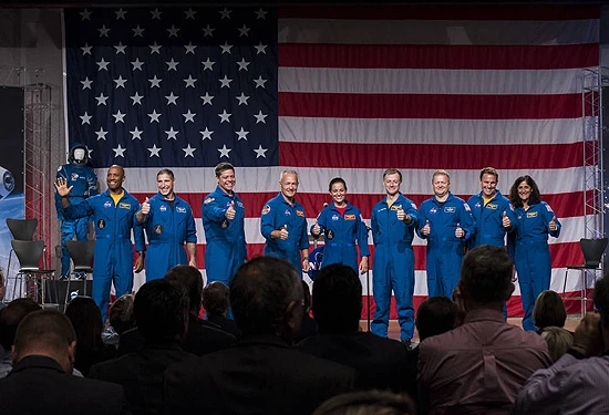 Starliner Dragon Boeing SpaceX Starliner Dragon Boeing SpaceX