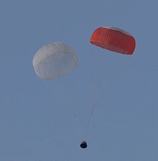 crew_module_landing_2