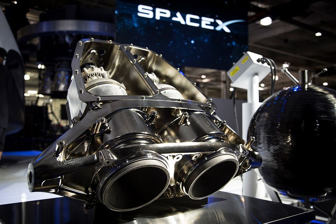 SuperDraco_rocket_engines_at_SpaceX_Hawthorne_facility