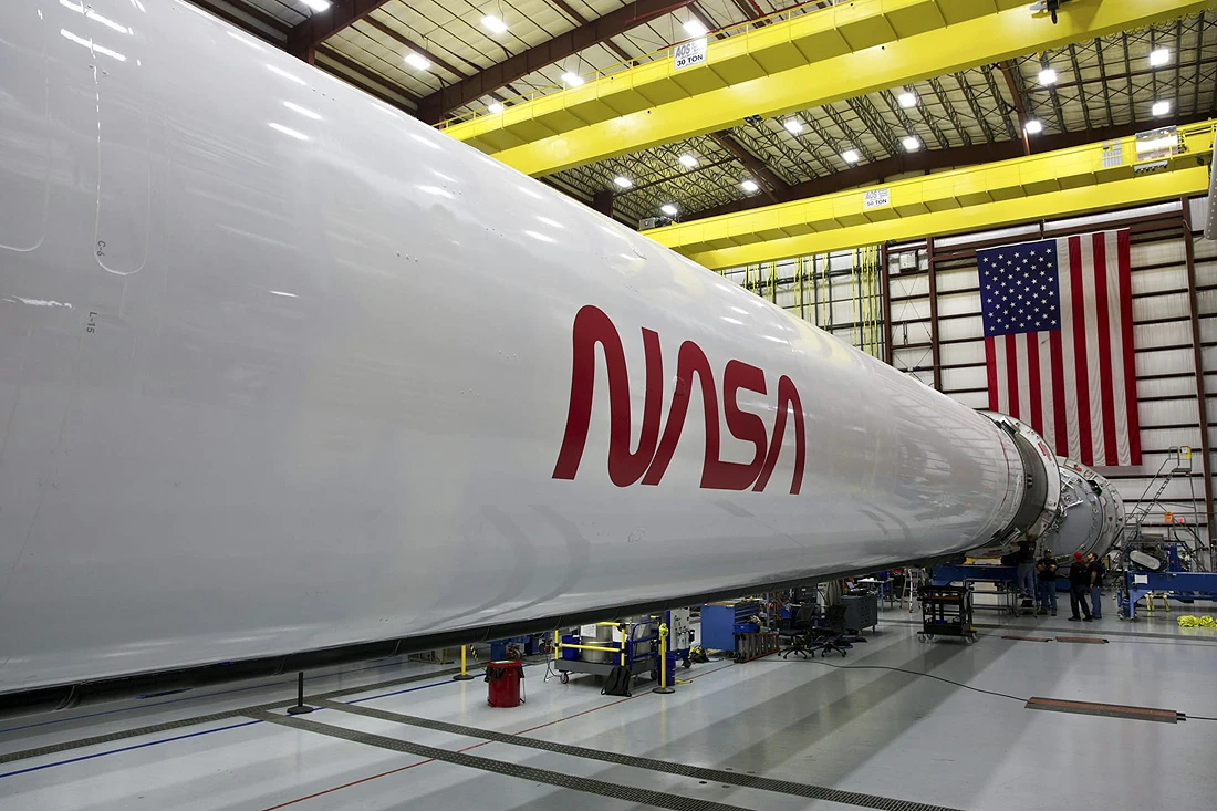 SpaceX, NASA worm, Falcon 9 SpaceX, NASA worm, Falcon 9