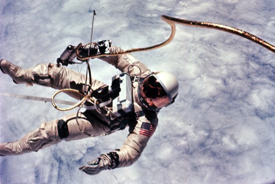 HHMU Astronaut_Edward_White_first_American_spacewalk_Gemini_4
