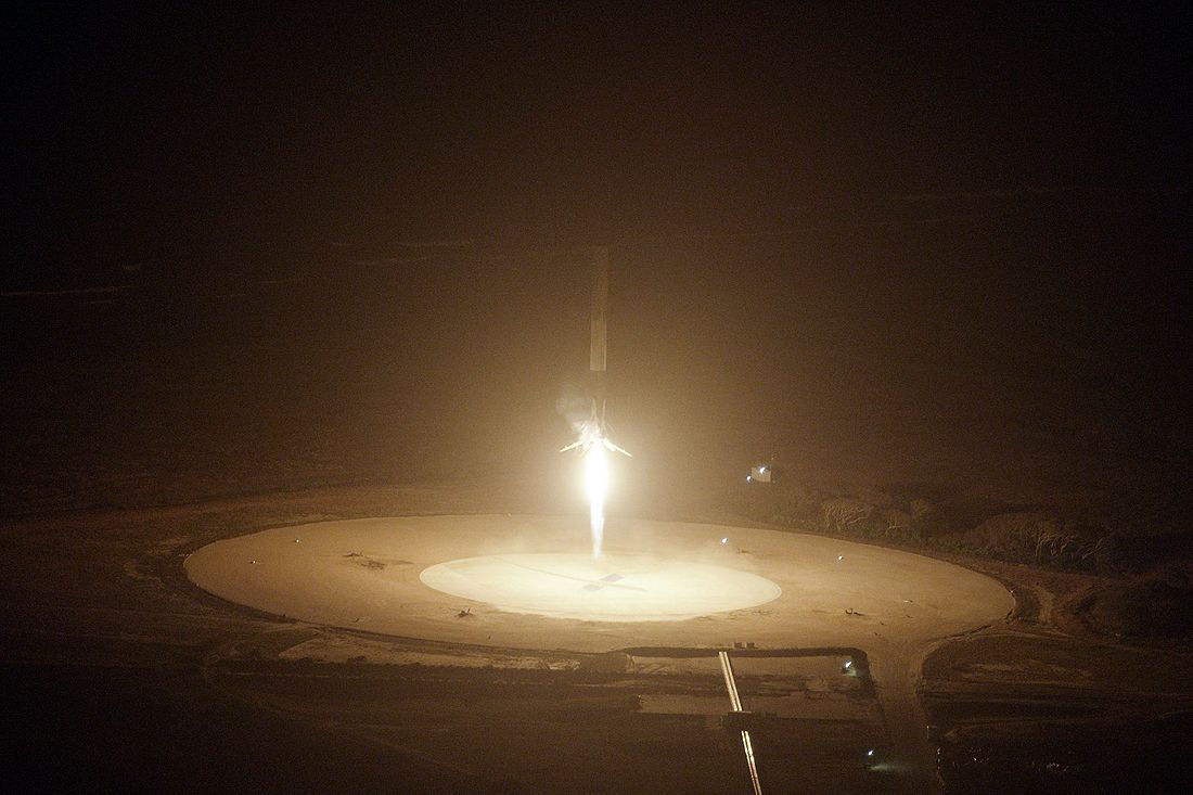 Startunas Falcon 9 ORBCOMM-2_First-Stage_Landing