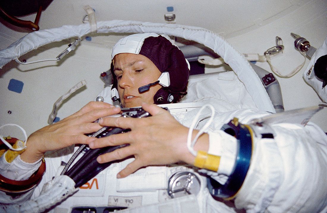 Sullivan STS-31_Mission_Specialist_(MS)_Sullivan_dons_EMU_in_Discovery's_airlock