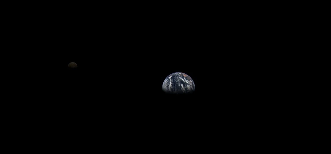 nauji Juice_snaps_an_Earth_Moon_portrait_pillars nauji Juice_snaps_an_Earth_Moon_portrait_pillars
