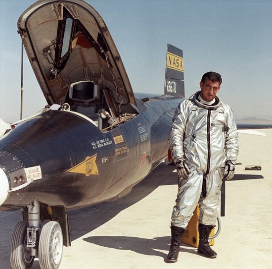 Michael_J_Adams_X-15 virselis